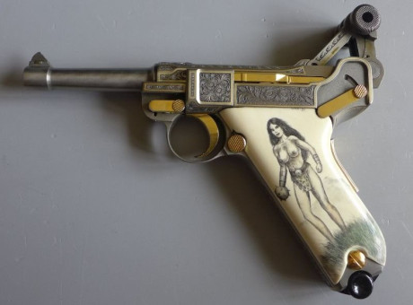 Hola a todos,

Estoy investigando una pistola Mauser P-08, que me tiene que llegar para el libro de coleccionista 30