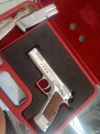 Buenas a tod@s foreros, me pongo ala busca de una Beretta 92 fs bien sea en negra o la inox la busco con 02