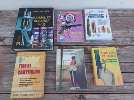  Vendidos 
Vendo por cese de la actividad deportiva colección de libros y manuales sobre el tiro olímpico, 00