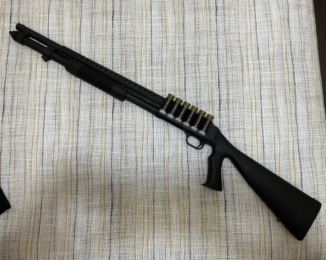 Mossberg corredera 590A1. Calibre 12/76.
Cañón 20" pesado. Acabado parkerizado. Porta bayoneta. Heat 51