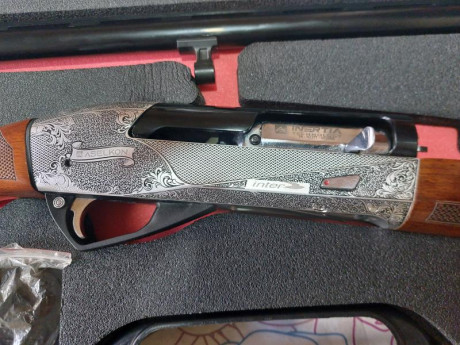 Vendo escopeta Aselkon Inter Elegant Silver Black, cañon de 71 ctms. con 5 chokes interiores, calibre 01
