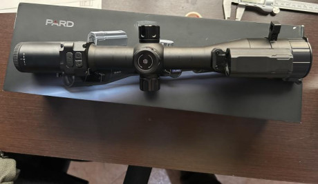 Vendo este visor térmico pard ts31 con lente de 45 mm, telémetro y calculadora balística. Lo compré en 62