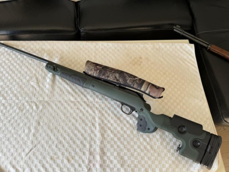 Cambio este Blaser R8 en calibre 375HH. Con magnapor y sin elementos de puntería. Perfecto estado, marcas 02