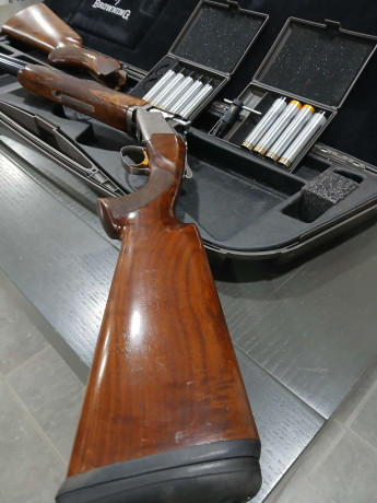 Escopeta Superpuesta Browning 725 Hunter, cañones de 76 ctms., calibre 12/76, 5 chokes interiores Invector 12