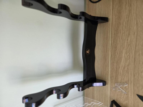 Vendo lote de cuchilleria compuesto de:

Kabar 1214 A ESTRENAR, con caja y funda.
Navaja Blaser A ESTRENAR, 32