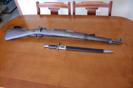 Imagen extraída de un documental.

Diría que es un mosqueton Oviedo 1916 pero albergo dudas, por sus formas 41