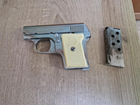 Hola, a la venta Astra 200, cromada.Calibre 6.35.
Buen estado general, seguro de aleta, de cargador y 00