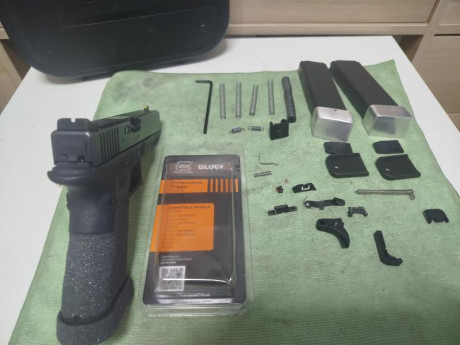 Vendo Glock 17 Gen 3 con las siguientes mejoras: GPT (Glock Performance Trigger), miras de acero, cola 00