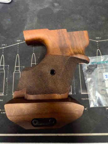 Cacha prácticamente nueva para feinwerkbau Aw93 

talla M

130€ 01