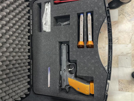 Se vende Cz Shadow 2 Orange 2300 envío disponible (portes a cargo de comprador) se encuentra en Sevilla 00