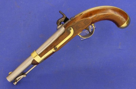 Voy a colocar unas fotos de un arma larga alemana de llave de mecha del siglo XVI. 171