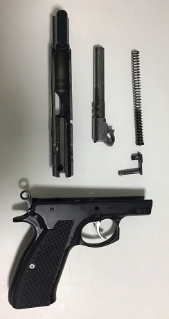 CZ 75B en perfecto estado. Solo utilizada en precisión. Poco uso.
Maletín original. 
2 cargadores originales.
Alza 21