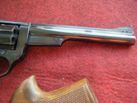 Ya saben lo complicado que resulta encontrar un revolver Astra del Calibre 32, de seis pulgadas. Pues 01