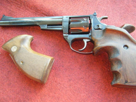 Ya saben lo complicado que resulta encontrar un revolver Astra del Calibre 32, de seis pulgadas. Pues 00