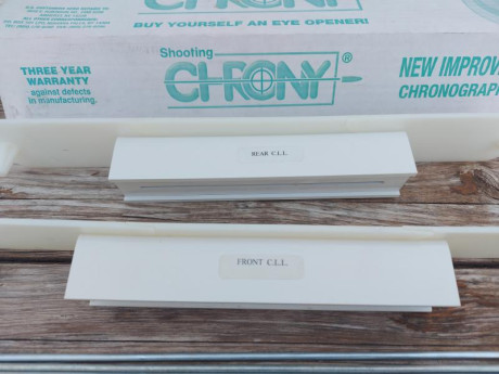 Lote compuesto por Cronógrafo Chony M1 + iluminador Led Chrony para uso en interiores o días nublados. 11