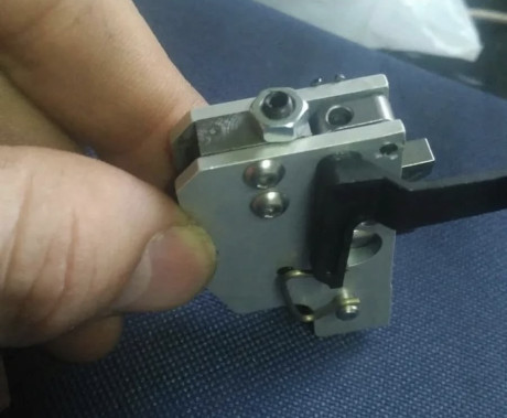 Hola compañeros,

Tengo una Sako Quad HB, con gatillo al pelo (de los que hay que darle para delante para 110