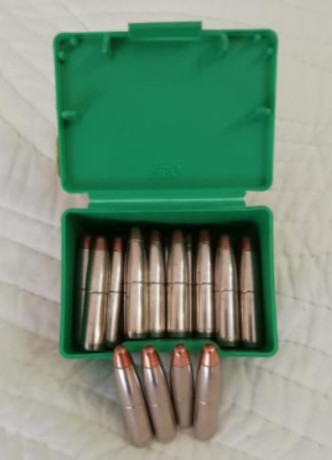 Copio y pego articulo aparecido hoy en lo pais. No somos mas ridiculos porque nos falta entrenamiento.

"La 90