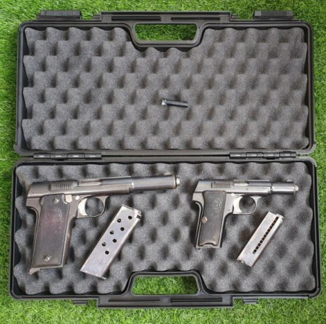 Buenos días.
Muy a mi pesar, pongo a la venta esta pareja de veteranas de nuestra historia.
Astra 400 02