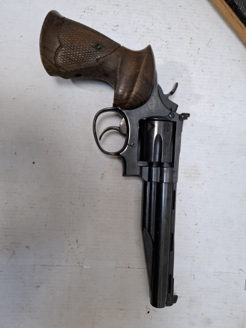 Vendo Revolver Ruby extra cal. 38 special en muy buen estado. transferencia se realiza en la guardia civil 00