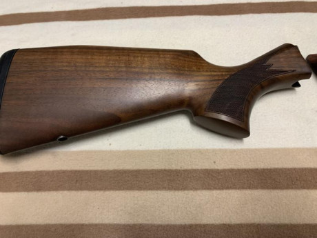 Hola, vendo culata y guardamano de madera para Browning bar 4x. Buen estado y sin ningun desperfecto. 02