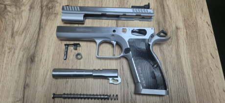 Pistola Tanfoglio stock II en perfecto estado, como se ve en las fotos. 
Se ha usado solo para tiro de 12