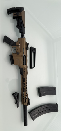 Escopeta semiautomática en cal. 12/76 totalmente nueva. Estética tipo AR-15. Cañón de 50 cm. Culata ajustable. 01