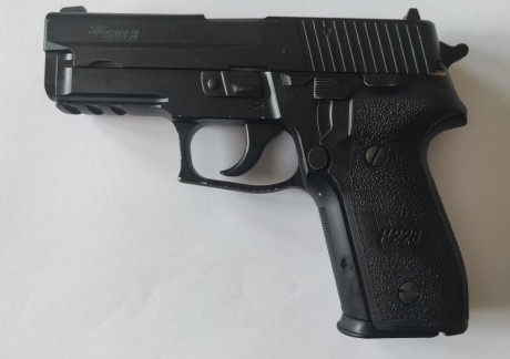 Se vende Sig Sauer P-228 con rail, en perfecto estado de funcionamiento, con un cargador y funda extracción 01