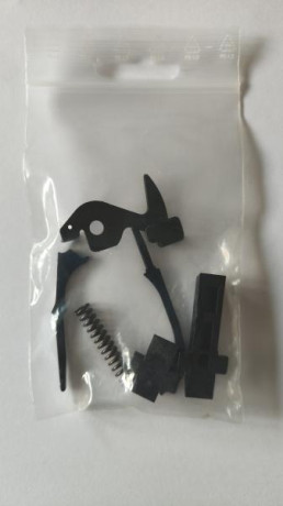 Se vende Sig Sauer P-228 con rail, en perfecto estado de funcionamiento, con un cargador y funda extracción 22