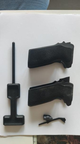 Se vende Sig Sauer P-228 con rail, en perfecto estado de funcionamiento, con un cargador y funda extracción 21