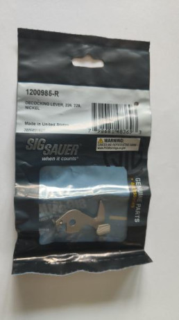 Se vende Sig Sauer P-228 con rail, en perfecto estado de funcionamiento, con un cargador y funda extracción 31