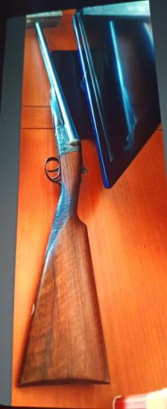 Paralela de caza Aya modelo XXV BL . ( media pletina), 
dos gatillos,  cañón de 63,5 centímetros con solista 00