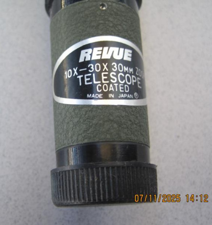 VISOR TERRESTRE, JAPONÉS  óptica 10 X  - 30 x 30 mm ZOOM.--- Usado, con leves señales por el uso.- Funda 02