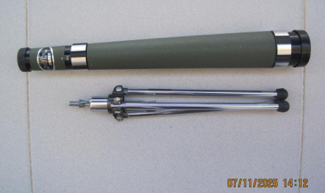 VISOR TERRESTRE, JAPONÉS  óptica 10 X  - 30 x 30 mm ZOOM.--- Usado, con leves señales por el uso.- Funda 01