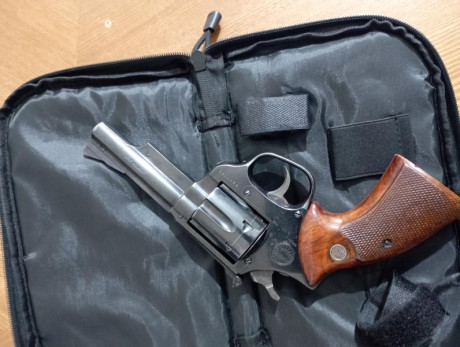 Cambio revolver 357 de 4 pulgadas Astra. Perfecto estado de tiro. Cambio por pistola de 9mm para precisión
679874712 01