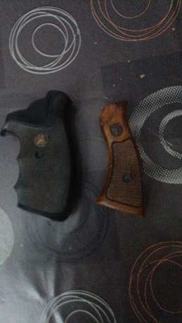 Vendo 2 cachas unas de madera llama origuinal y otras de goma paymai precio 60€+ envio 00