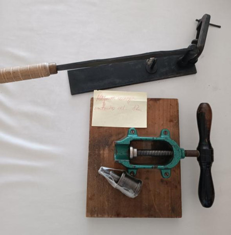 Vendo:

Máquina recarga cartuchos cal. 12 muy robusta.

Precio para entrega en mano en Madrid 80 € si 01