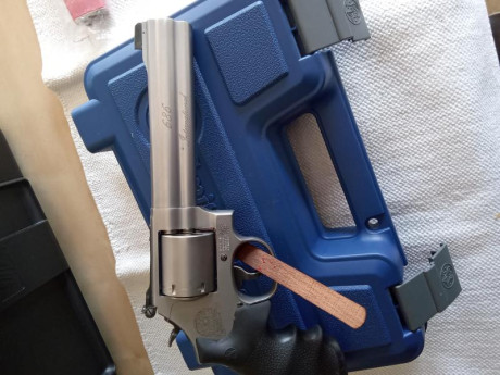 De un amigo del club de avanzada edad, pongo el anuncio: revolver S&W modelo 686 /6  en venta , está 00