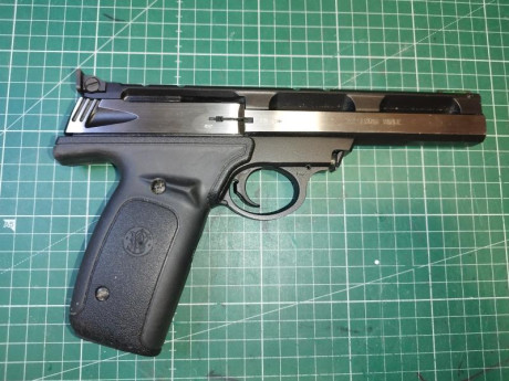 Hola. Vendo esta estupenda y divertida pistola del calibre 22 Smith & Wesson Model 22A-1 en muy buenas 40