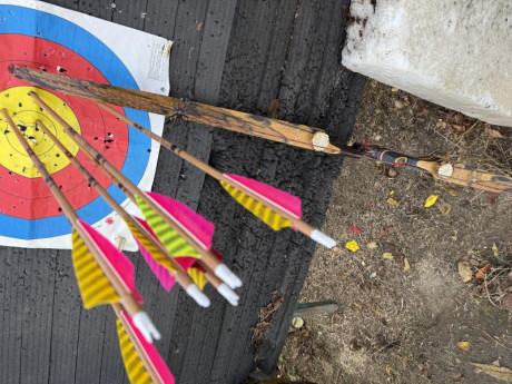 Vendo arco ZURDO “BLAC WIDOW” PSA x 42” a 28. Madera ébano color blanco y negro, con otro juego de tornillo 12