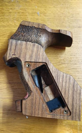 Vendo pistola Steyr evo LP10 E, primer propietario, con su maletin, contrapesos originales, herramientas 11