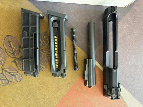 VENDIDO  Carro del .22LR para Beretta 92 . En perfecto estado , con dos cargadores . Originalmente lleva 01