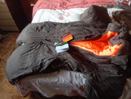 Saludos,vendo este mono sin estrenar,es grande para mi,esta sin estrenar,es de lo mejor del mercado.
180€ 02