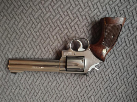 Vendo ambos revólveres. 
Revolver 686 calibre 357 Magnum 
Revolver k-14 masterpiece calibre 22lr 
Se venden 40