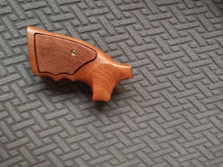 Vendo ambos revólveres. 
Revolver 686 calibre 357 Magnum 
Revolver k-14 masterpiece calibre 22lr 
Se venden 50