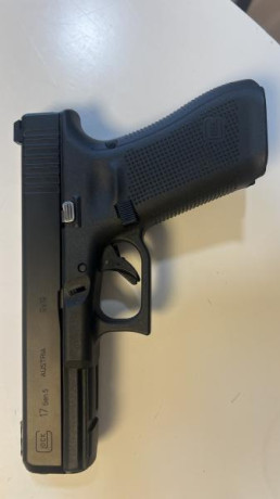 Vendo mis armas:

RESERVADA:Glock 17 5ª Generación muy poco uso. Perfecta de todo. Caja, accesorios y 02