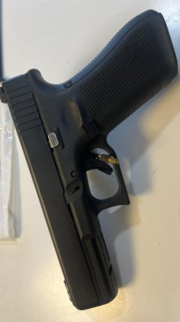 Vendo mis armas:

RESERVADA:Glock 17 5ª Generación muy poco uso. Perfecta de todo. Caja, accesorios y 11