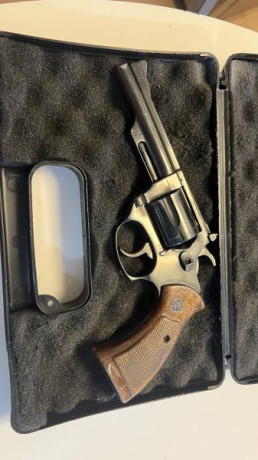 Vendo mis armas:

RESERVADA:Glock 17 5ª Generación muy poco uso. Perfecta de todo. Caja, accesorios y 10