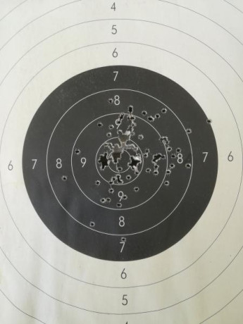 Buenas tarde a todos.

Vendo carabina ERMA M-1 en calibre 22 LR en excelente estado con: 

2 cargadores 110