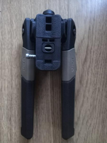 Vendo Bipode MDT Oryx en color FDE, algo asi como coyote, para fijacion en anilla portacorreas

Esta nuevo 01