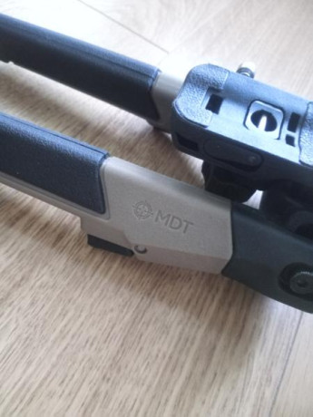 Vendo Bipode MDT Oryx en color FDE, algo asi como coyote, para fijacion en anilla portacorreas

Esta nuevo 00